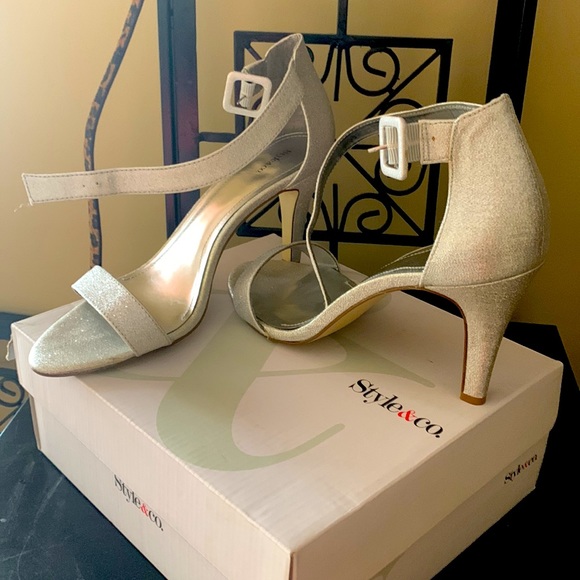 Shoes - Picture 3 of 3